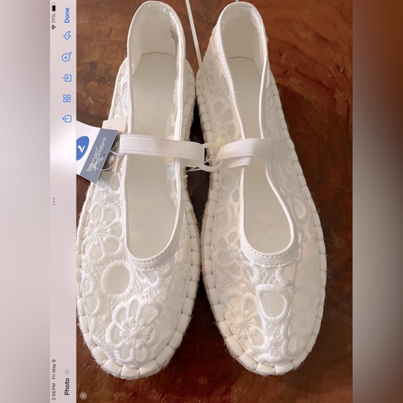 Universal Thread White Floral lace Mary Jane Women's flats size 7 - Picture 1 of 6